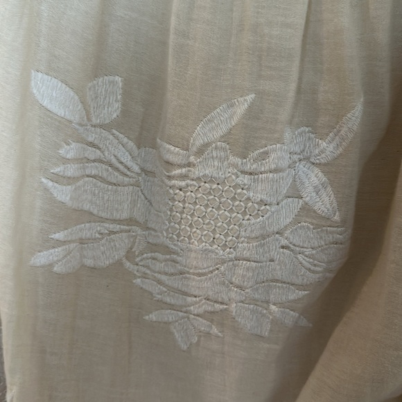 Ladies beige & white Embroidered “Gardenia Top” blouse size medium by Ruby Yaya - Picture 5 of 7